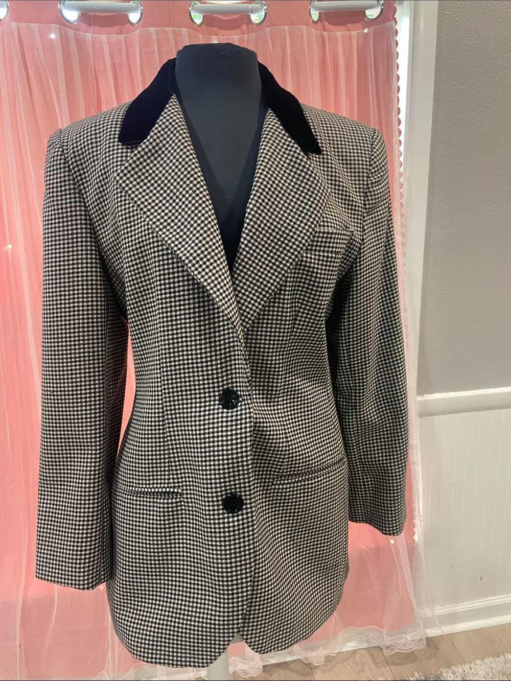 Tailored Houndstooth Women's Blazer with Velvet Collar - Black & White